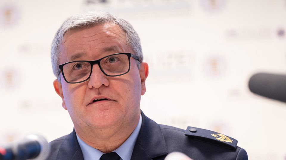 Siegfried Kollmar Siegfried Kollmar, Polizeipräsident des Polizeipräsidium Mannheim, spricht während einer Pressekonferenz zum Amok-Lauf in Heidelberg