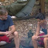 Dschungelcamp 2022, Tag 4: Als das Gespräch auf Drogen kommt, wütet sie gegen verschreibungspflichtige Opiate. "Jeder Arzt verschreibt dir diesen Scheiß und das ist ja auch das, an dem Willi gestorben ist!"