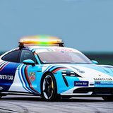 Das Formel E Safety Car ist ein Porsche Taycan