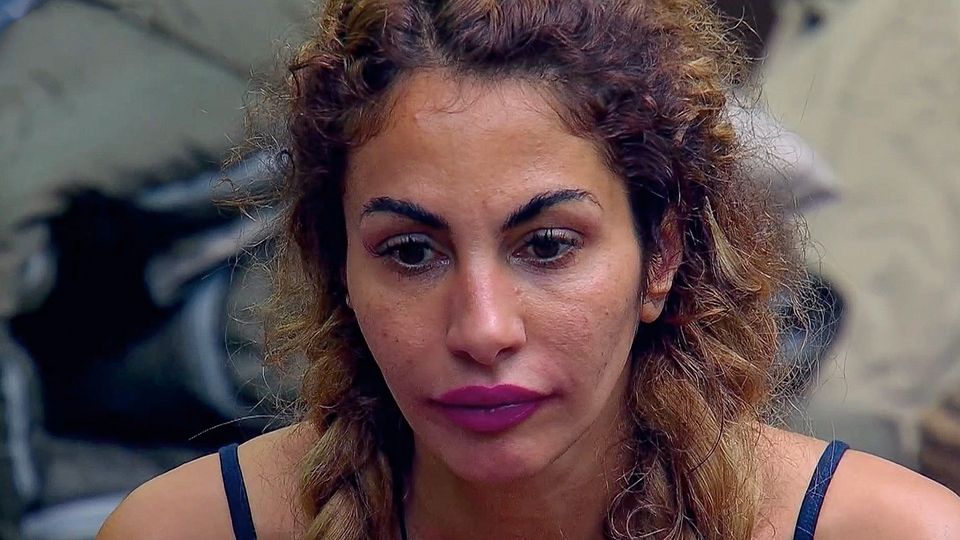 Dschungelcamp: Kandidatin Janina fliegt wegen rassistischer Beleidigung raus Dschungelcamp: Kandidatin Janina fliegt wegen rassistischer Beleidigung raus
