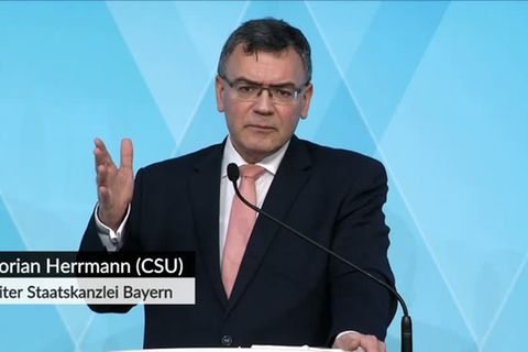 Video: Bayern: Profiklubs dürfen wieder Zuschauer in Stadien lassen
