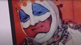 John Wayne Gacy als Clown geschminkt