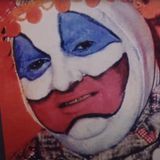 John Wayne Gacy als Clown geschminkt