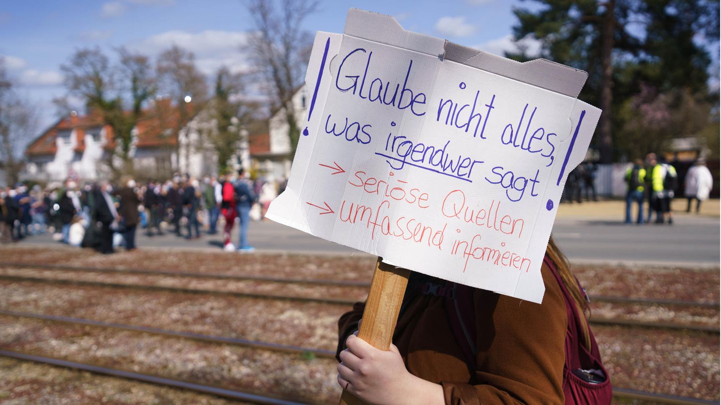 Corona und Impfung: zehn Behauptungen im Wahrheitscheck