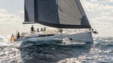 In der Kategorie der Fahrtenboote siegt die Hanse 460. Die Fahrtenyacht ist eine komplette Neuentwicklung der deutschen Werft. Das Design stammt vom Franzosen Olivier Racoupeau. Die Jury: "Mit französischer Finesse hat Hanse die gefragteste Yacht dieser Größe auf den Markt gebracht. Dabei gewinnt die "Große" aus Greifswald nicht nur unter gestalterischen Gesichtspunkten, auch substanziell zeigt die Hanse 460 Überdurchschnittliches." Preis: ca. 322.370 Euro.