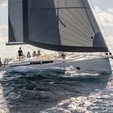 In der Kategorie der Fahrtenboote siegt die Hanse 460. Die Fahrtenyacht ist eine komplette Neuentwicklung der deutschen Werft. Das Design stammt vom Franzosen Olivier Racoupeau. Die Jury: "Mit französischer Finesse hat Hanse die gefragteste Yacht dieser Größe auf den Markt gebracht. Dabei gewinnt die "Große" aus Greifswald nicht nur unter gestalterischen Gesichtspunkten, auch substanziell zeigt die Hanse 460 Überdurchschnittliches." Preis: ca. 322.370 Euro.