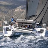 Über die Outremer 55 sagt die Jury: "Wer das nicht unbeträchtliche Budget hat und einen Hang zum schnellen Reisen, findet am Markt kein besseres Boot für lange Ozeanpassagen mit großer Crew als den Outremer 55." Sie siegt in der Kategorie Blauwasseryachten. Preis: ca. 1,48 Millionen Euro