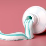 Stiftung Warentest über Kosmetik-Werbeversprechen: "Frei von Fluorid"