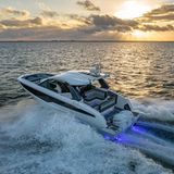 Mit der Galeon 325 GTO kommt ein Sieger aus Polen. In der Kategorie Motorboote bis 10 Meter sorgen die klappbaren Bordwände und der offene Bugbereich für einen Komfort, den man in dieser Größe bisher nicht kannte. Preis: ca. 279.600 Euro.