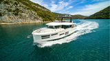 Verdrängerklasse: Hier geht der "European Powerboat of the Year"-Award 2022 an die Beneteau Grand Trawler 62. "Die Grand Trawler 62 steckt voller neuer Ideen für zukünftige Tourenboote und hat das Zeug zum Trendsetter in dieser Klasse. Darüber hinaus überzeugt sie durch Fahreigenschaften, Reichweite und eine gute Verarbeitung. Die Grand Trawler 62 zeigt nicht nur durch ihre Flybridge im XXL-Format echte Größe," so die Jury. Der Preis: ca. 1.65 Millionen Euro.