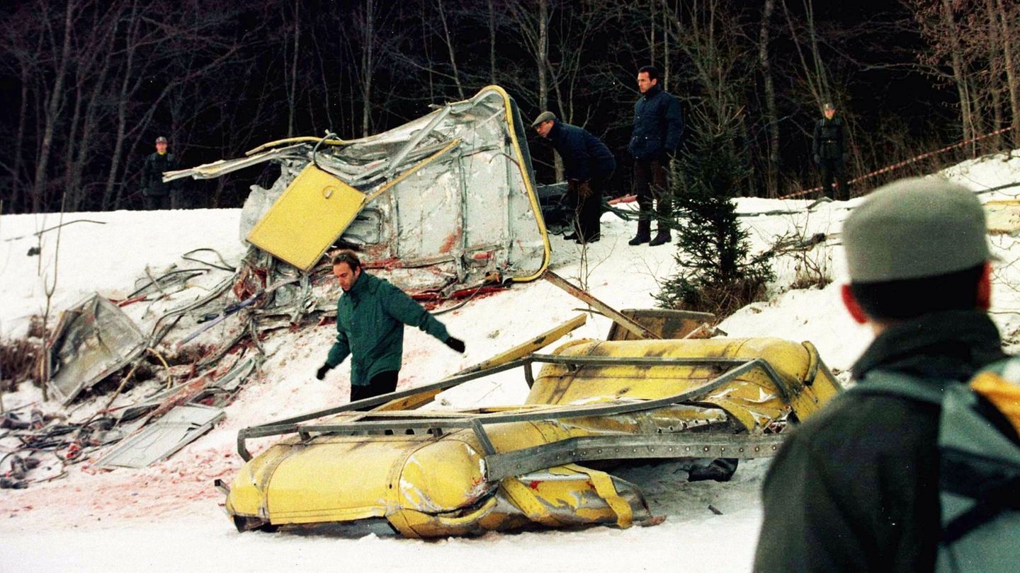 Heute vor 25 Jahren : Kampfjet durchtrennte Kabel: Das tödliche Seilbahn-Unglück von Cavalese