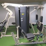 Unter den Hammer kommen auch die firmeneigenen Fitnessgeräte, wie diese "Nautilus Kraftstation NS4000".