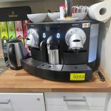 Oder lieber nur die Nespressomaschine?