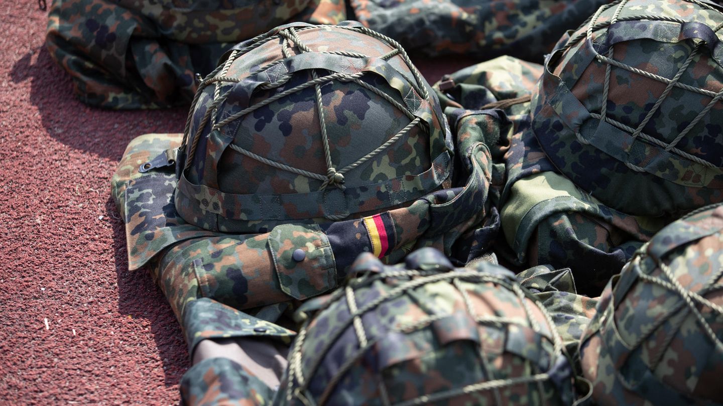 Ukraine crisis: Germany sends 5000 protective helmets and receives criticism