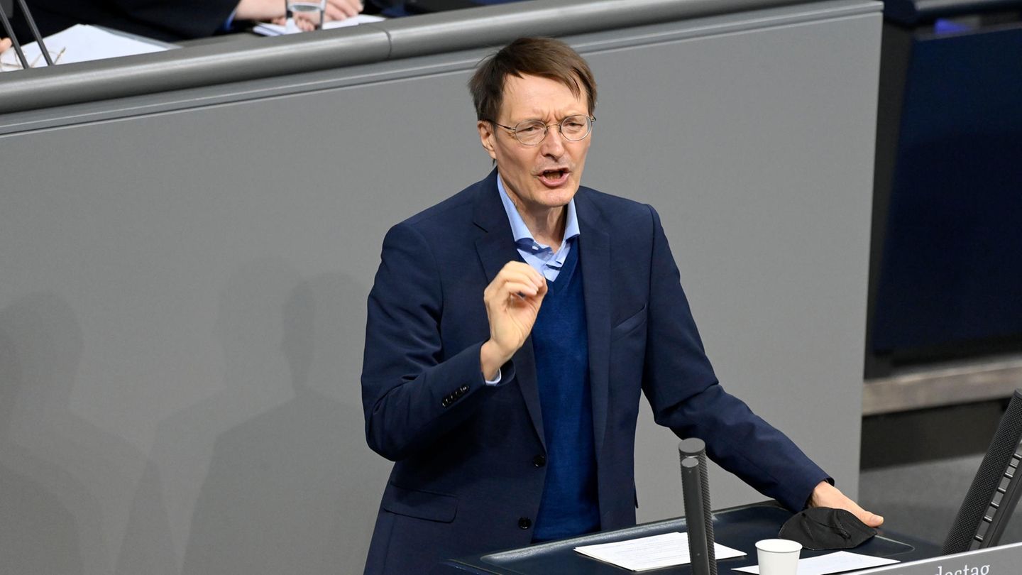 Karl Lauterbach wirbt für die Imfpflicht