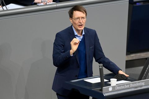 Karl Lauterbach wirbt für die Imfpflicht