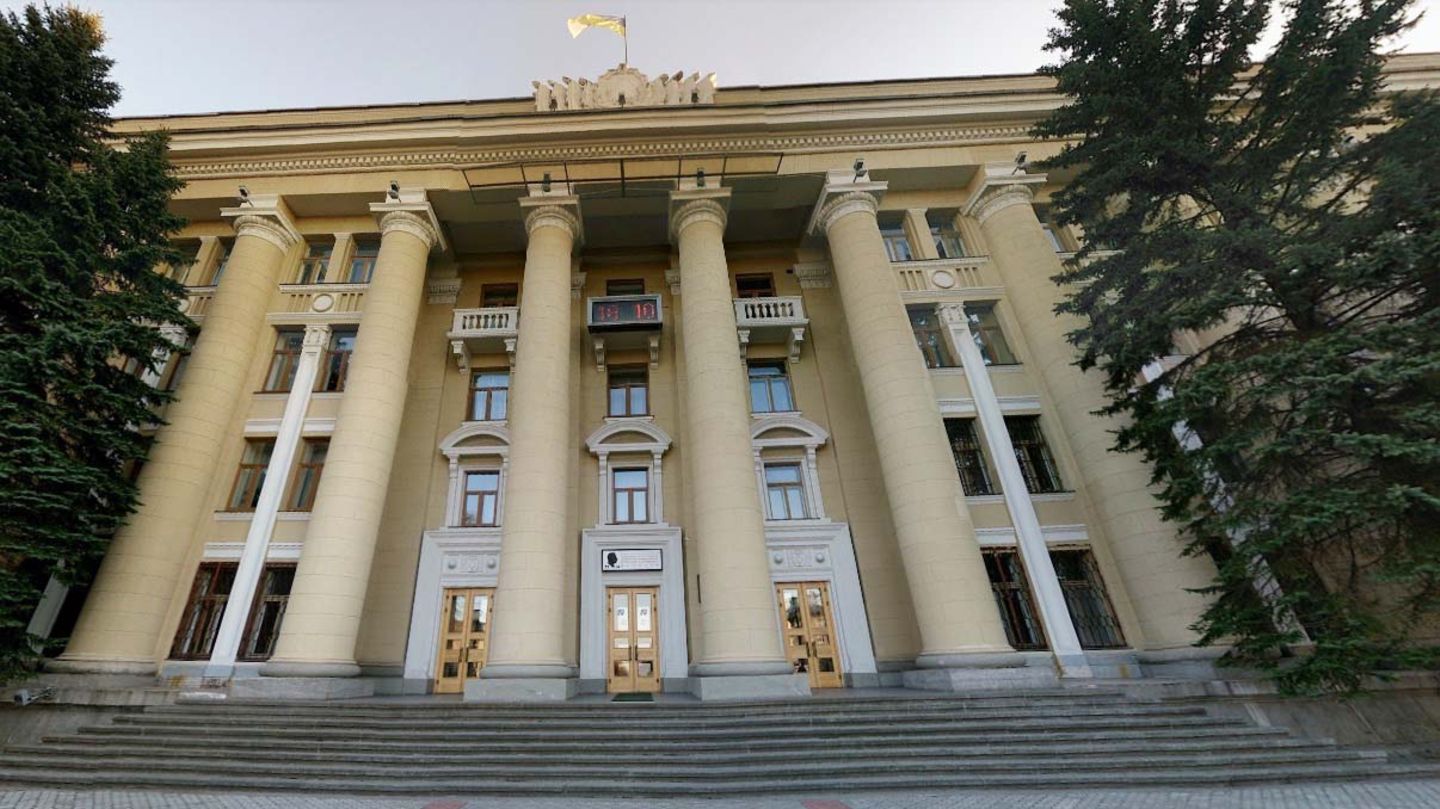 Ukraine: Eine Aufnahme des Kartendienstes Google Street View zeigt die Außenfassade der Fabrik für Luft- und Raumfahrttechnik Juschmasch in der Stadt Dnipro