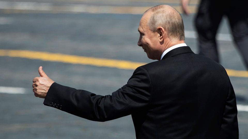 Wladimir Putin bei der Parade zum Siegestag über Nazi-Deutschland in Moskau
