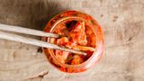 Das milchsauer vergorene Gemüse Kimchi aus der koreanischen Küche strotzt vor wertvollen Mikroorganismen.