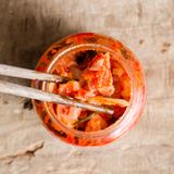 Das milchsauer vergorene Gemüse Kimchi aus der koreanischen Küche strotzt vor wertvollen Mikroorganismen.