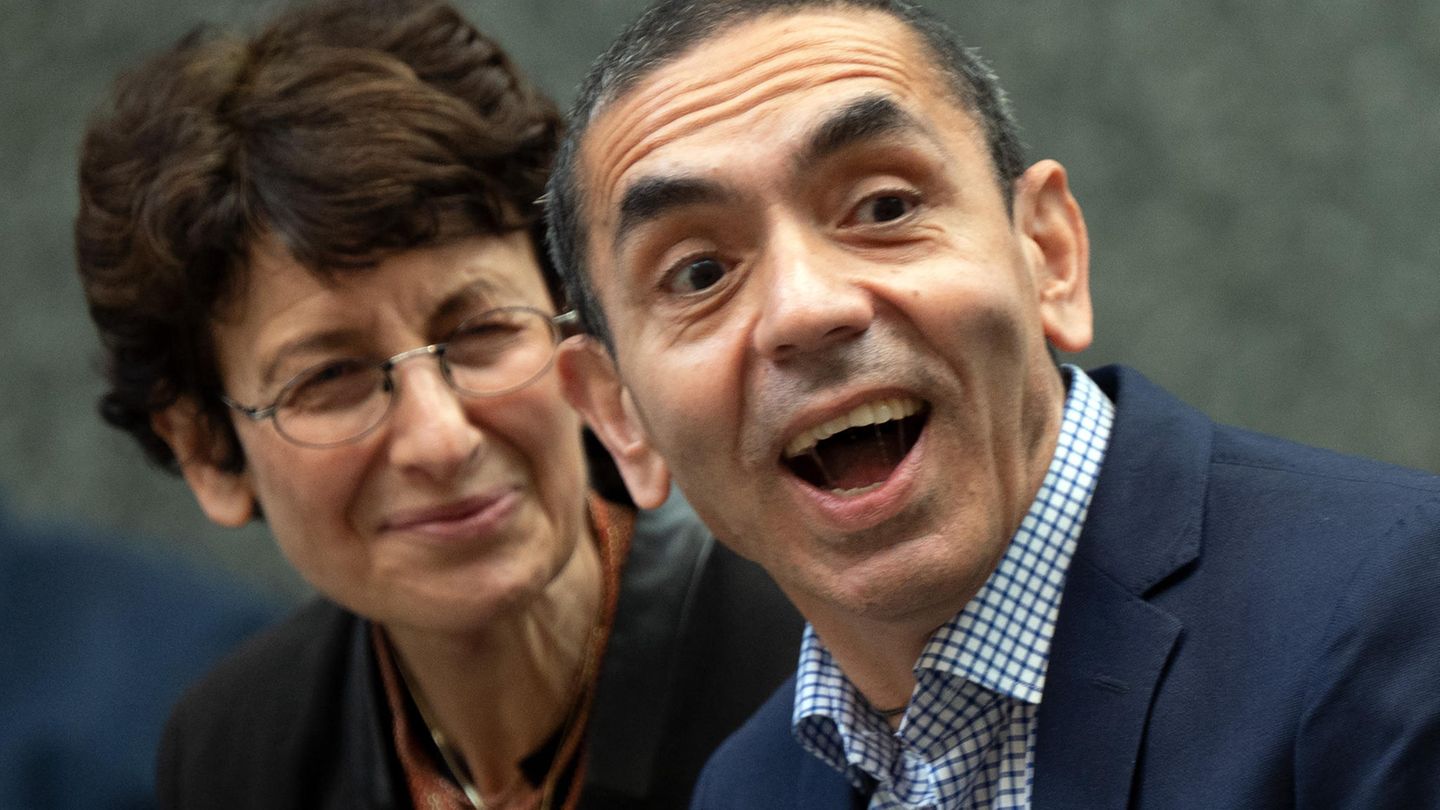 Ugur Sahin und Özlem Türeci Ihr "Project Lightspeed" gab der ganzen Welt die Hoffnung, dass es tatsächlich einen Ausweg aus der Corona-Pandemie geben kann. So nannten die Biontech-Gründer Ugur Sahin und Özlem Türeci das Vorhaben, in Hochgeschwindigkeit einen hochwirksamen Covid-19-Impfstoff zu entwickeln, der Millionen leben retten würde. Das Vorhaben gelang in der Rekordzeit von wenigen Monaten statt wie sonst üblich innerhalb vieler Jahre.