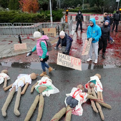 Gegner des Abtreibungsverbots protestieren in Warschau