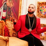 Harald Glööckler in rotem Anzug