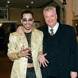 Cool mit Sonnenbrille und langen Fingernägeln: Hier posiert "Pompöös"-Modeschöpfer Harald Glööckler am 16.5.2001 zur Geburtstagsparty von Winnie Markus.