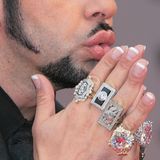 Eine weitere Bart-Alternative testet Glööckler 2008 in Berlin zur IFA-Eröffnungs-Gala.