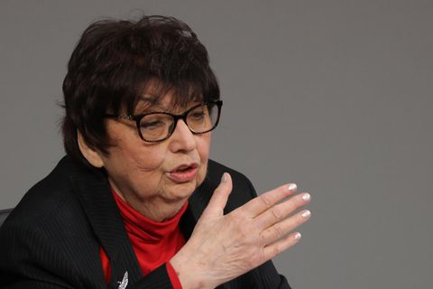 Holocaust-Überlebende Inge Auerbacher während ihrer Rede im Deutschen Bundestag