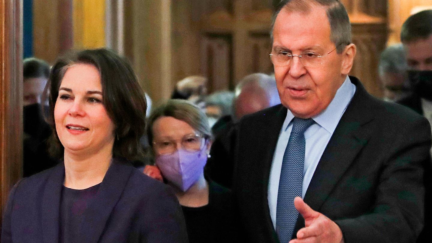 Annalena Baerbock und Sergei Lawrow in Moskau