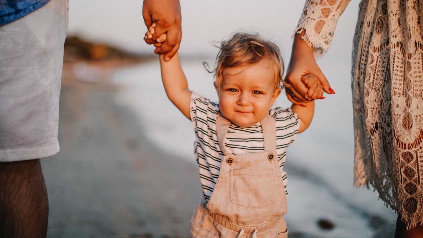 Eine Familie am Strand