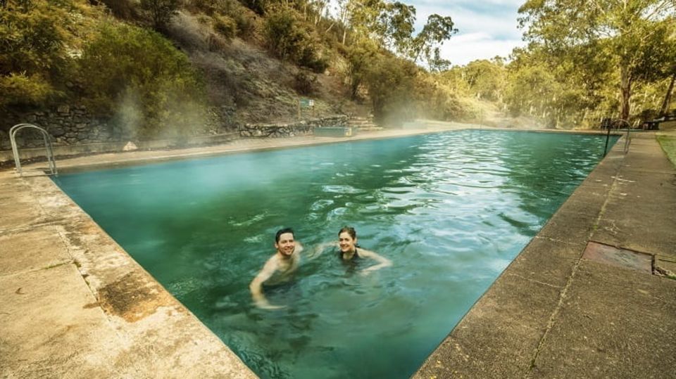 Tiktokerin besucht "verlassenen" Naturpool – und wird bitter enttäuscht Türkiser Emerald Pool in den Snowy Mountains