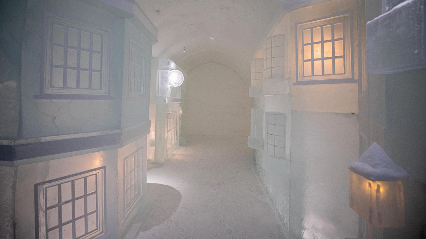 Dickensian in Icehotel