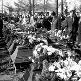 Grubenunglück in Luisenthal: Angehörige und Freunde nehmen an den Särgen Abschied