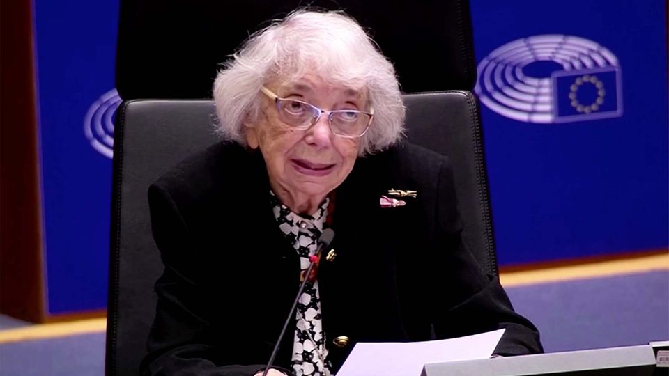 Bewegende Rede: Holocaust-Überlebende Margot Friedländer: "Es darf nie, nie wieder geschehen" Bewegende Rede: Holocaust-Überlebende Margot Friedländer: "Es darf nie, nie wieder geschehen"