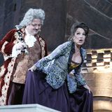 Die Schauspielerin verfügt über eine reiche Bühnenerfahrung. 2011 spielte sie zusammen mit Jürgen Tarrach bei den Nibelungen Festspielen in Worms "Die Geschichte des Joseph Süß Oppenheimer, genannt Jud Süß". Ausgerichtet werden die von dem umstrittenen Regisseur Dieter Wedel, für den Renzi zuvor bereits vor der Kamera gestanden hatte.