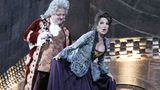 Die Schauspielerin verfügt über eine reiche Bühnenerfahrung. 2011 spielte sie zusammen mit Jürgen Tarrach bei den Nibelungen Festspielen in Worms "Die Geschichte des Joseph Süß Oppenheimer, genannt Jud Süß". Ausgerichtet werden die von dem umstrittenen Regisseur Dieter Wedel, für den Renzi zuvor bereits vor der Kamera gestanden hatte.