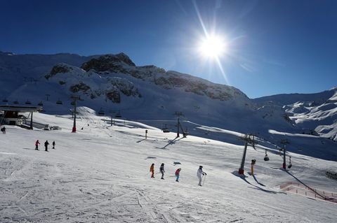 Österreich lockert Corona-Maßnahmen: Wintersportler fahren im Skigebiet Ischgl