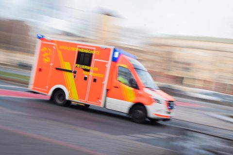 Orkantief über Deutschland: Mann in Bremen schwer verletzt – er wurde von umstürzendem Baum getroffen