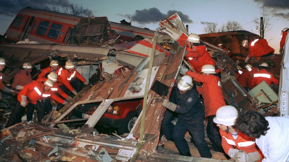 S-Bahn-Unglück in Rüsselsheim: Rettungskräfte im Einsatz
