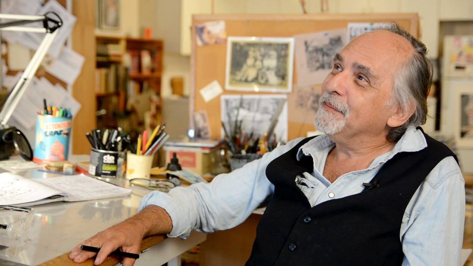 "Maus" Art Spiegelman "Maus-"Autor Art Spiegelman sitzt mit eine Stift in der Hand an einem Schreibtisch