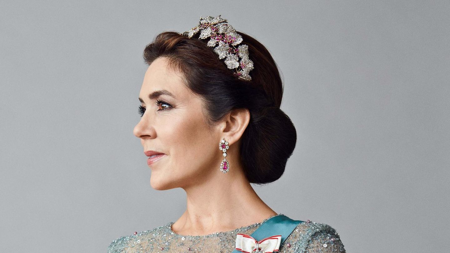 Royal News: Mary of Denmark looks like a queen in new pictures