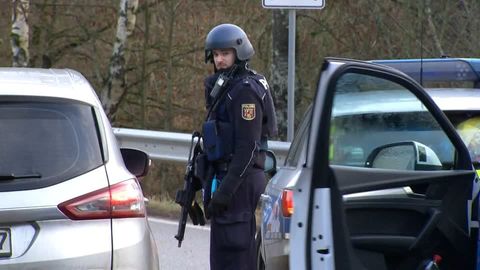Körperverletzung im Amt: Verkehrskontrolle läuft aus dem Ruder - Polizisten angeklagt