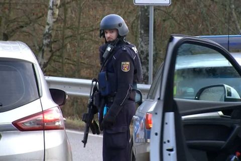 Rheinland-Pfalz: Zwei Polizisten bei Verkehrskontrolle erschossen