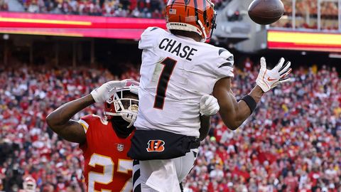 Wide Reciver Ja'Marr Chase von den Cincinnatti Bengals fängt einen Touchdown-Pass im Spiel gegen die Kansas City Chiefs