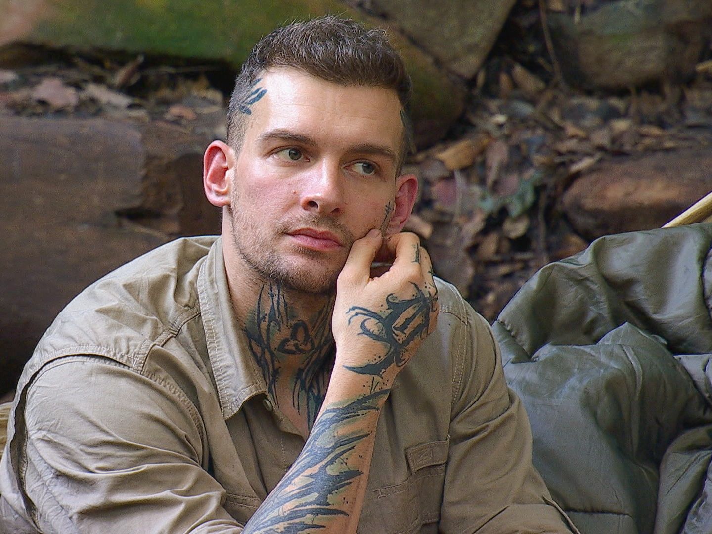 Dschungelcamp: Queric so gar nicht Stehfest - vom Abwatschen zum Abbitten |  STERN.de