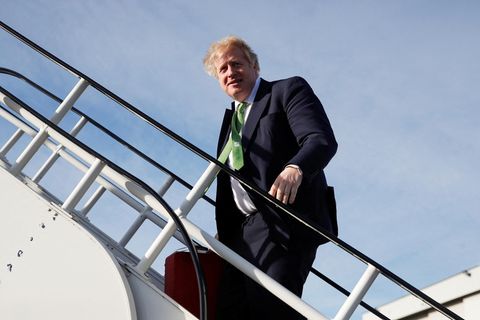 Hat den ersten Sturm überstanden: Briten-Premier Boris Johnson auf dem Weg zu einem Besuch in der Ukraine