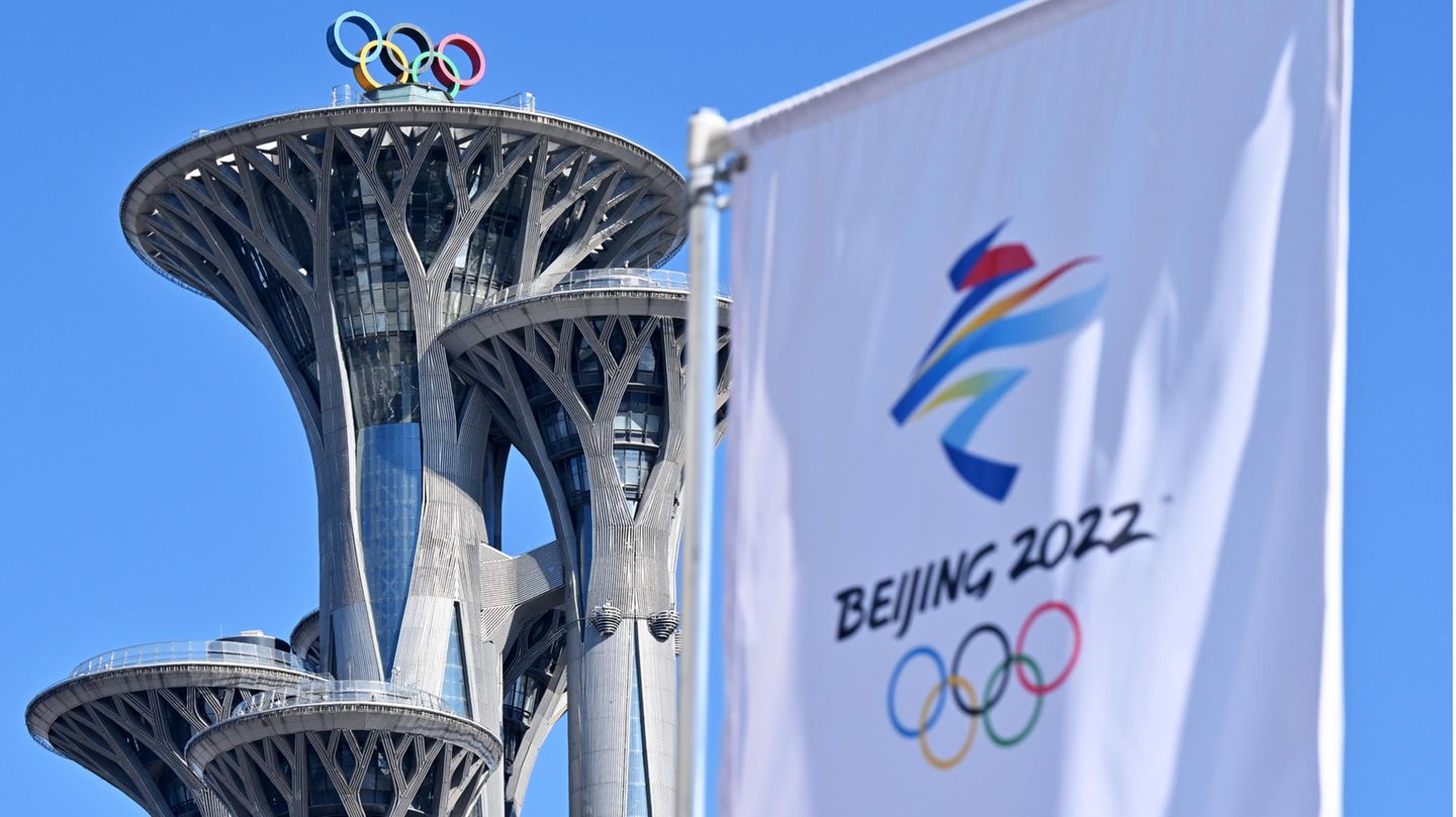 Blick auf den Olympiaturm der Olympischen Spiele 2022.