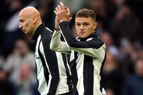 Nationalspieler Kieran Trippier (r.) gehört zu den Neuverpflichtungen von Newcastle United